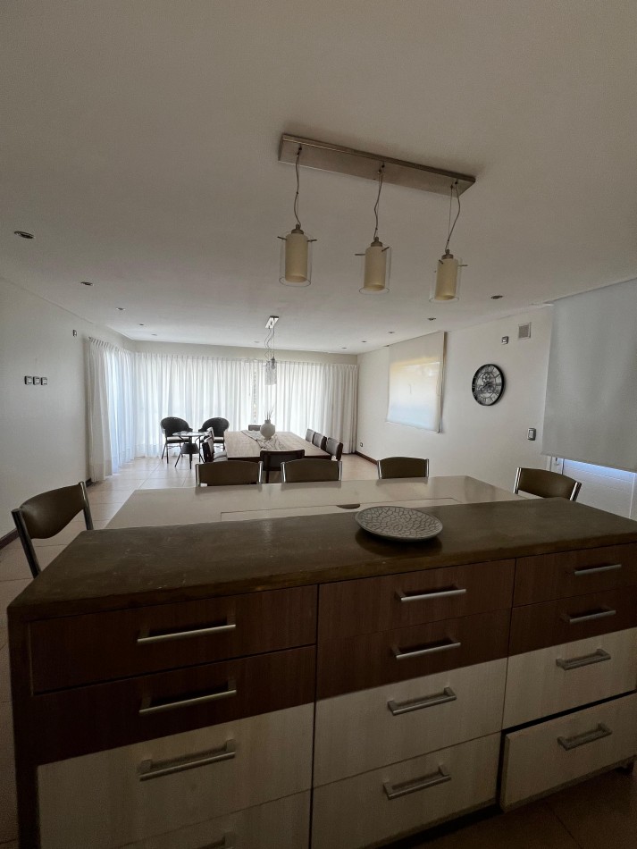 ALQUILER/ VENTA  ARENAS DEL SUR - EXCLUSIVA CASA 4 DORMITORIOS PARQUE Y PISCINA