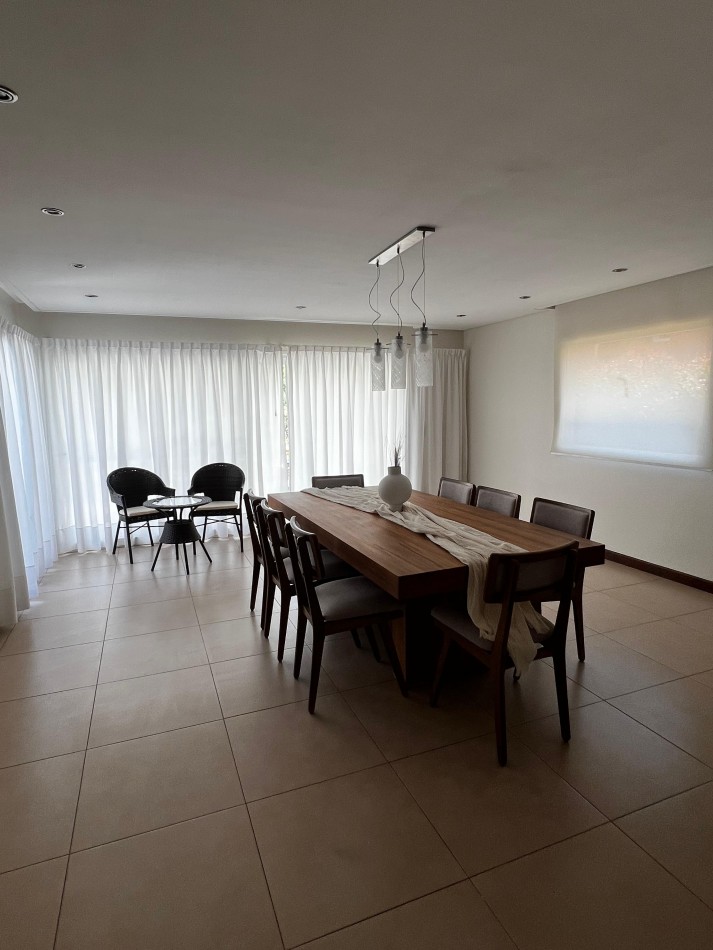 ALQUILER/ VENTA  ARENAS DEL SUR - EXCLUSIVA CASA 4 DORMITORIOS PARQUE Y PISCINA