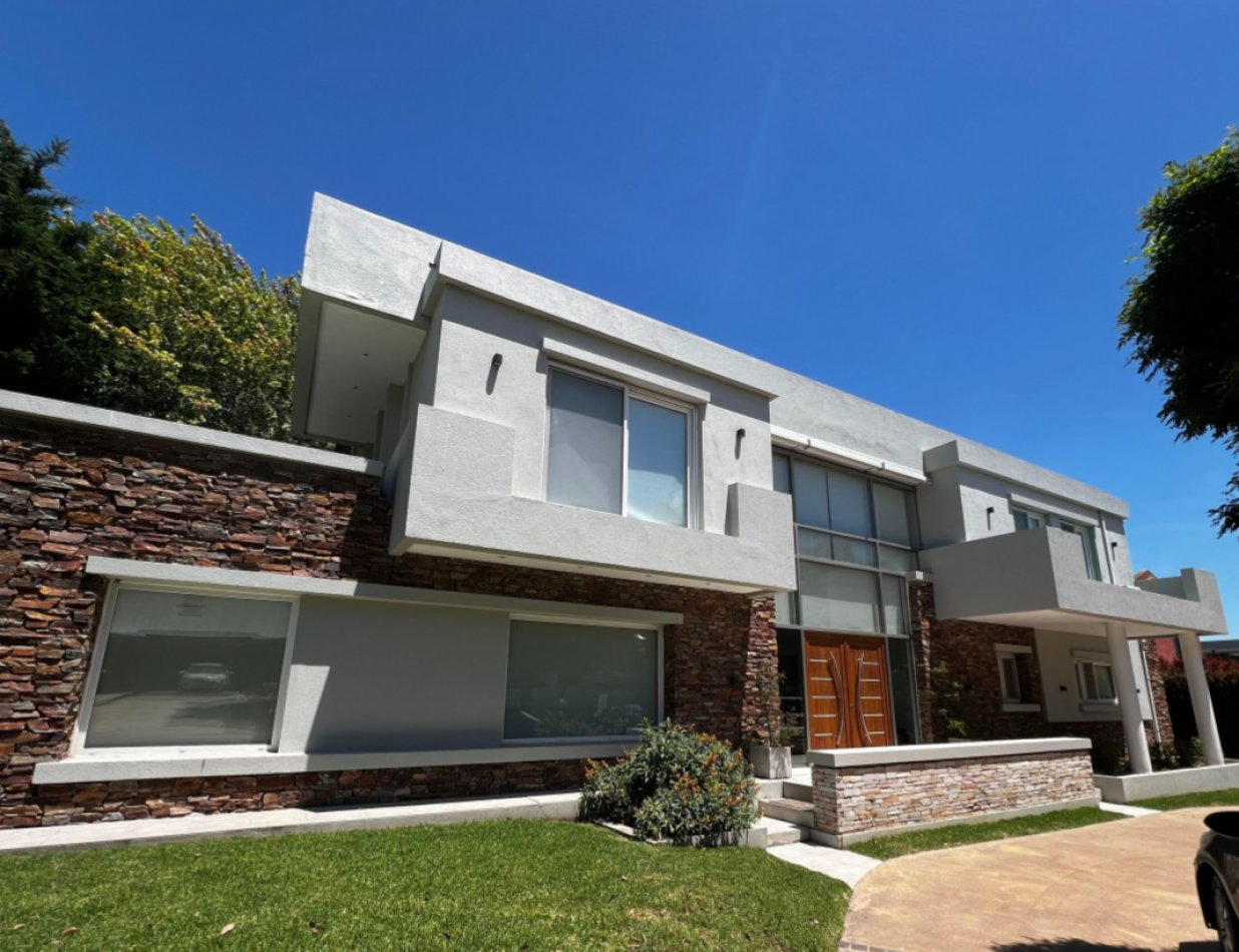 ALQUILER/ VENTA  ARENAS DEL SUR - EXCLUSIVA CASA 4 DORMITORIOS PARQUE Y PISCINA