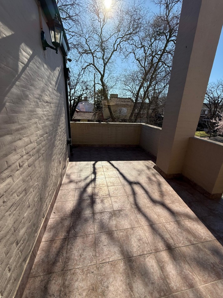 Chalet 5 ambientes - Los Troncos 