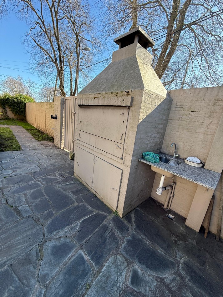 Chalet 5 ambientes - Los Troncos 