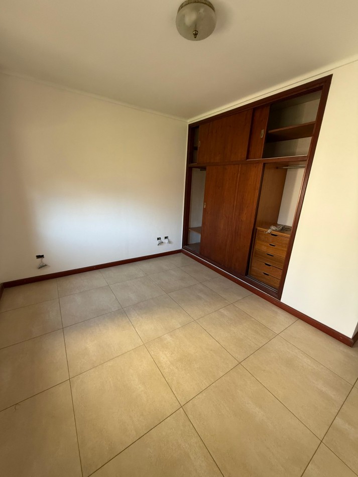 Chalet 5 ambientes - Los Troncos 