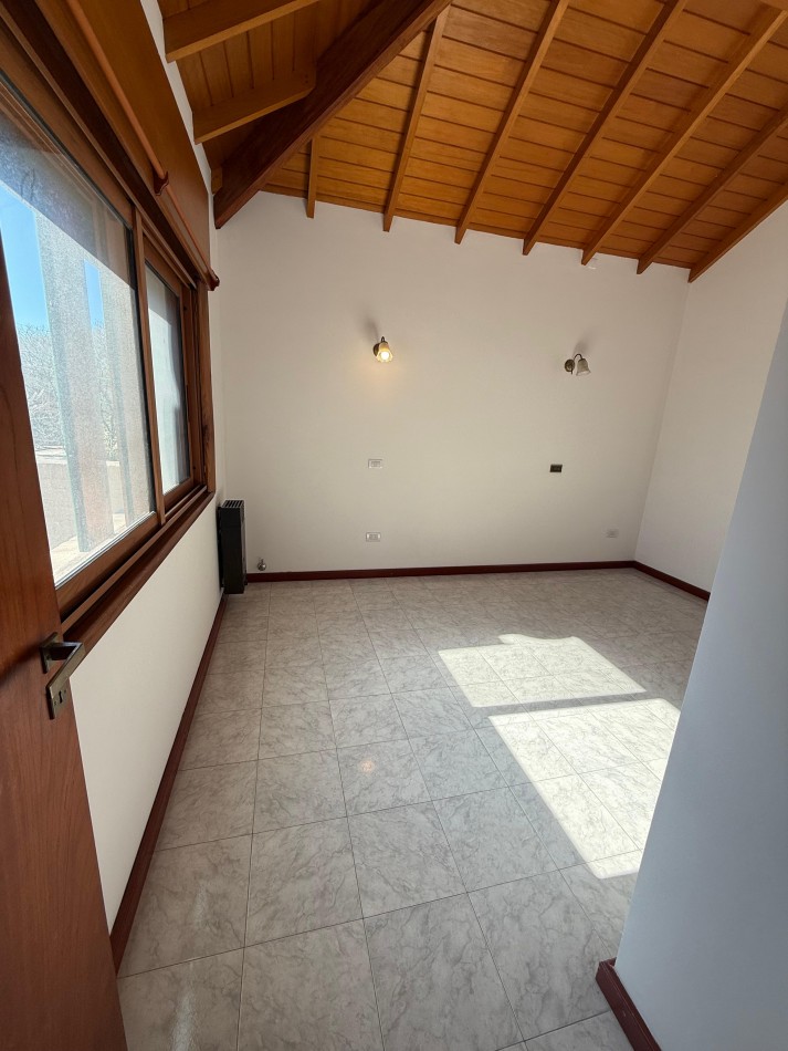 Chalet 5 ambientes - Los Troncos 