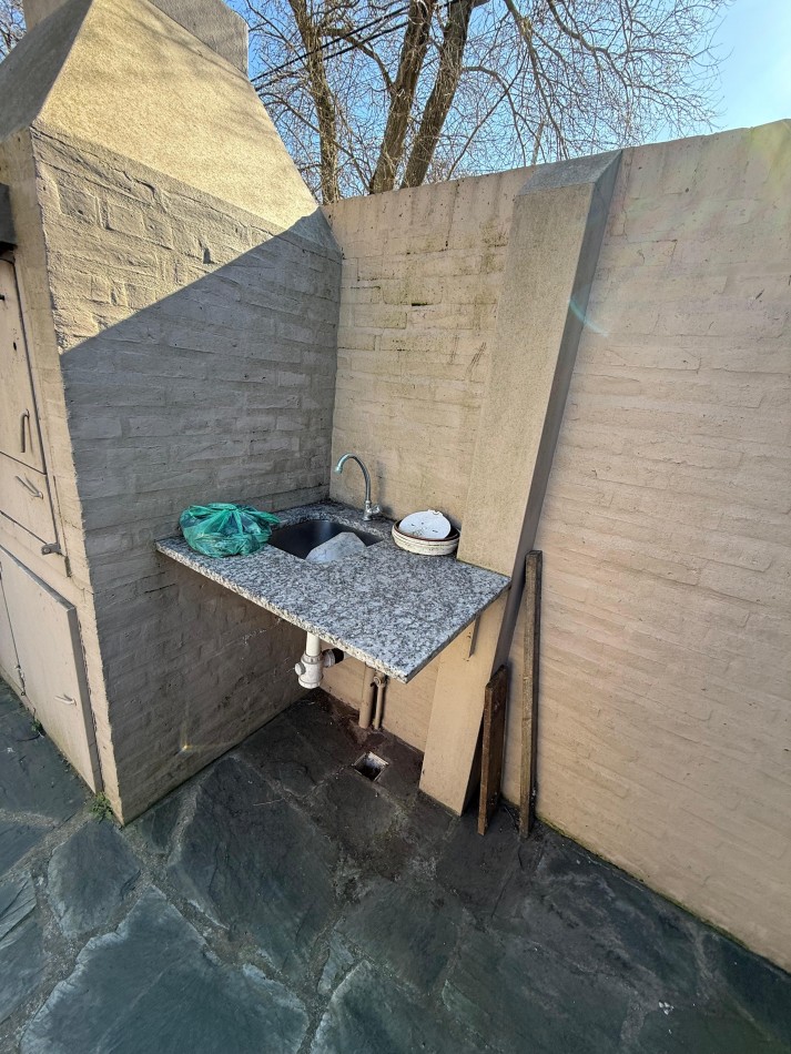 Chalet 5 ambientes - Los Troncos 