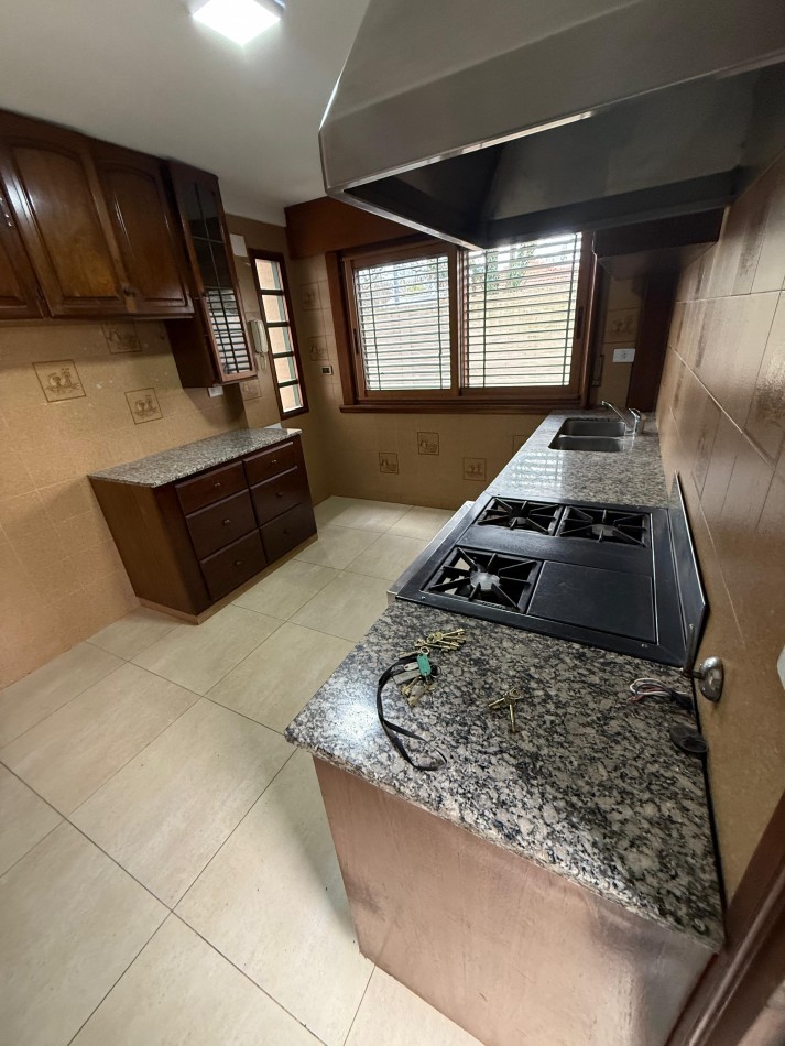 Chalet 5 ambientes - Los Troncos 