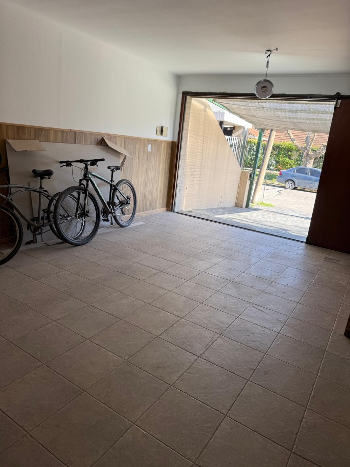 Chalet 5 ambientes - Los Troncos 