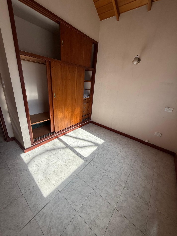 Chalet 5 ambientes - Los Troncos 