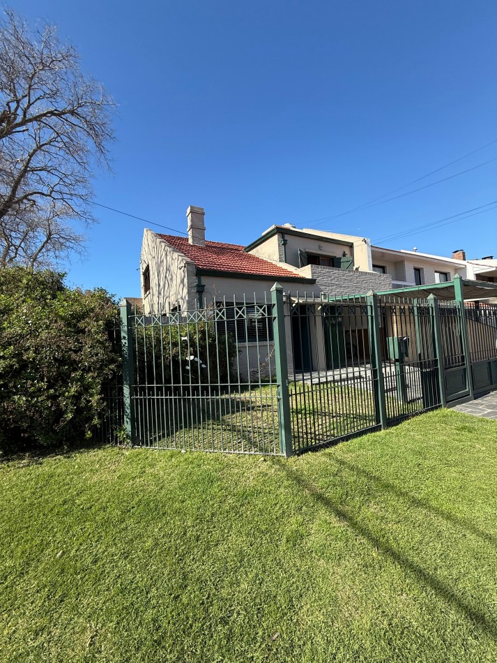 Chalet 5 ambientes - Los Troncos 