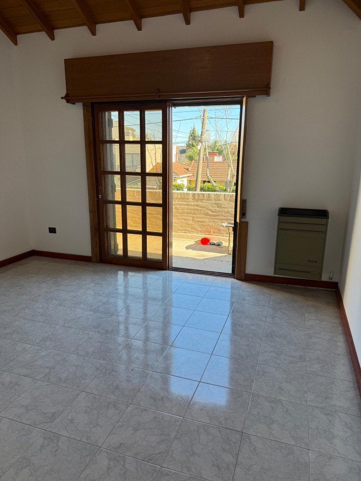 Chalet 5 ambientes - Los Troncos 