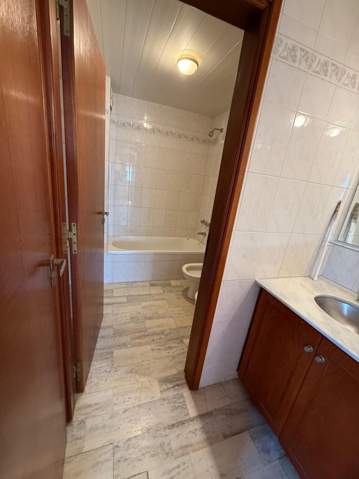 Chalet 5 ambientes - Los Troncos 