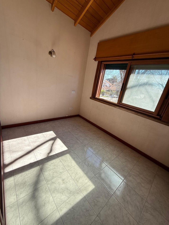 Chalet 5 ambientes - Los Troncos 