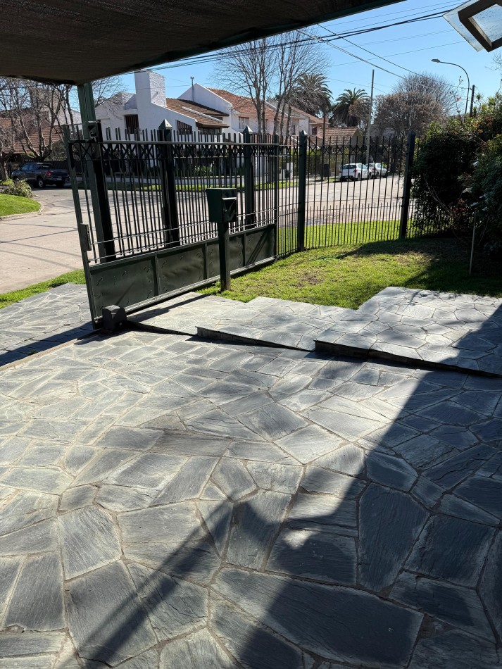 Chalet 5 ambientes - Los Troncos 