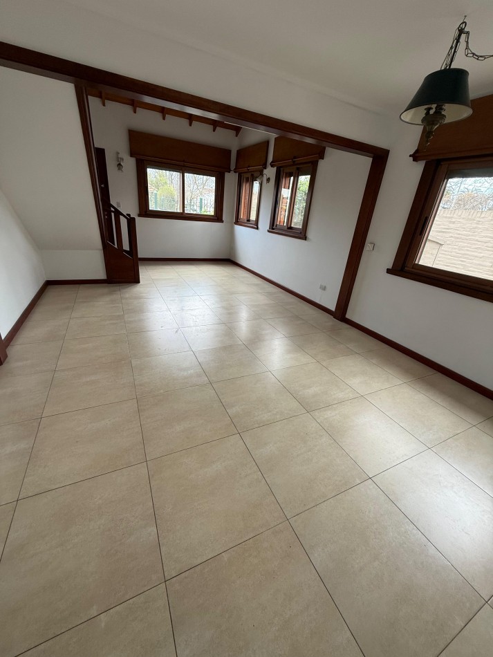 Chalet 5 ambientes - Los Troncos 