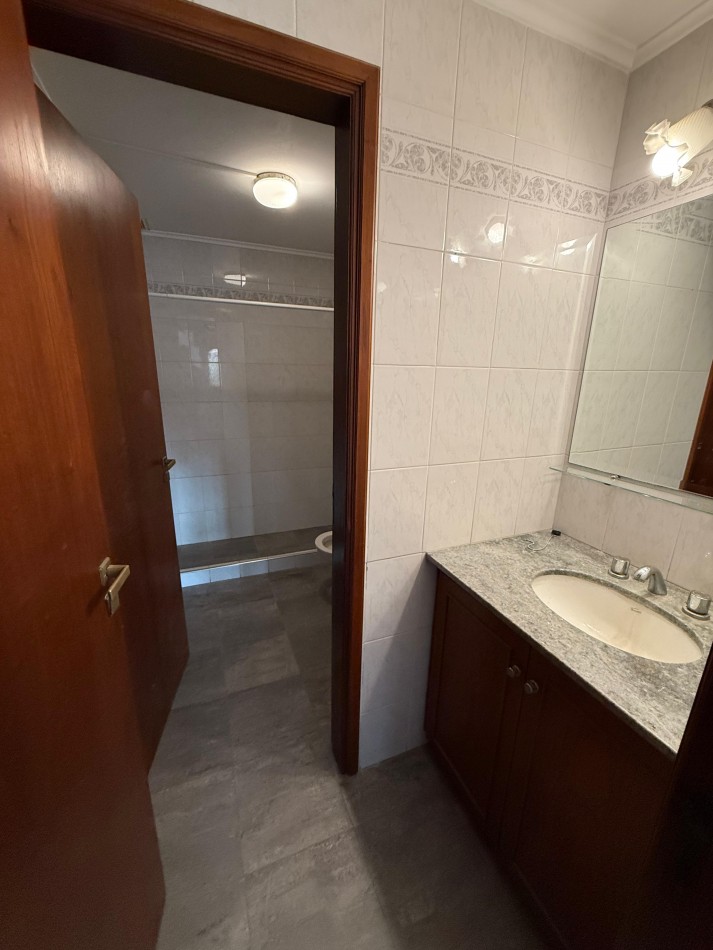 Chalet 5 ambientes - Los Troncos 