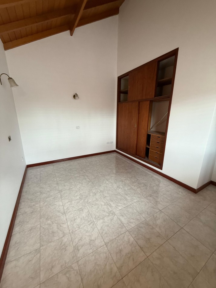 Chalet 5 ambientes - Los Troncos 