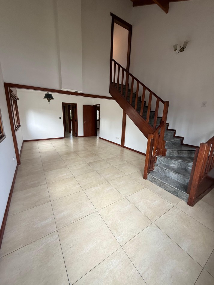 Chalet 5 ambientes - Los Troncos 