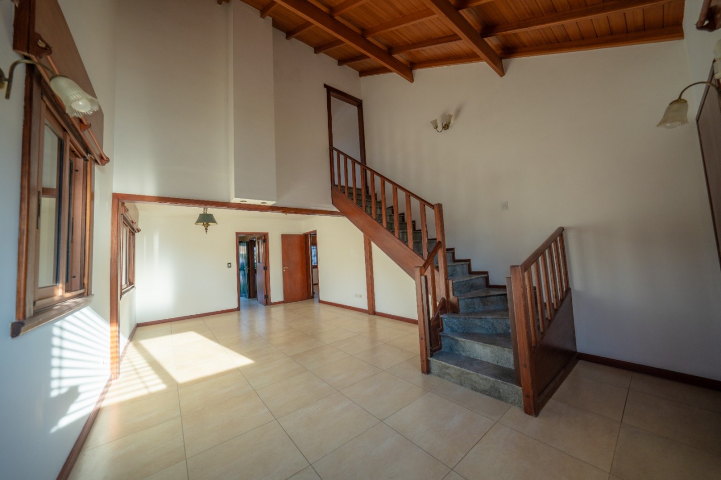 Chalet 5 ambientes - Los Troncos 