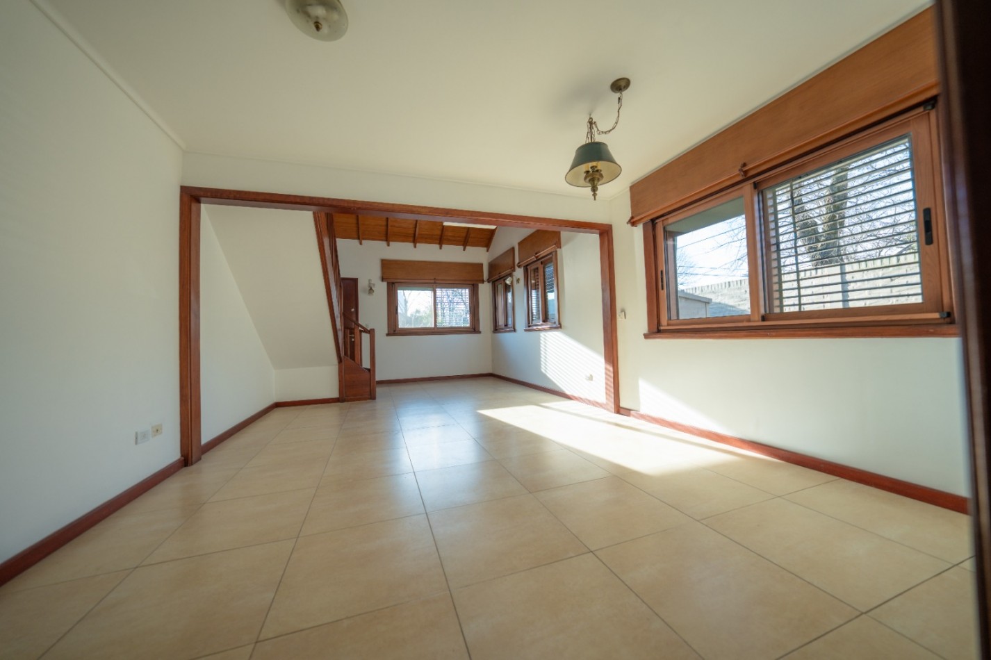 Chalet 5 ambientes - Los Troncos 