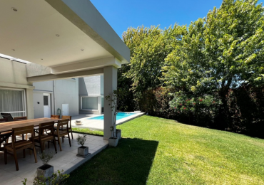 ALQUILER/ VENTA  ARENAS DEL SUR - EXCLUSIVA CASA 4 DORMITORIOS PARQUE Y PISCINA