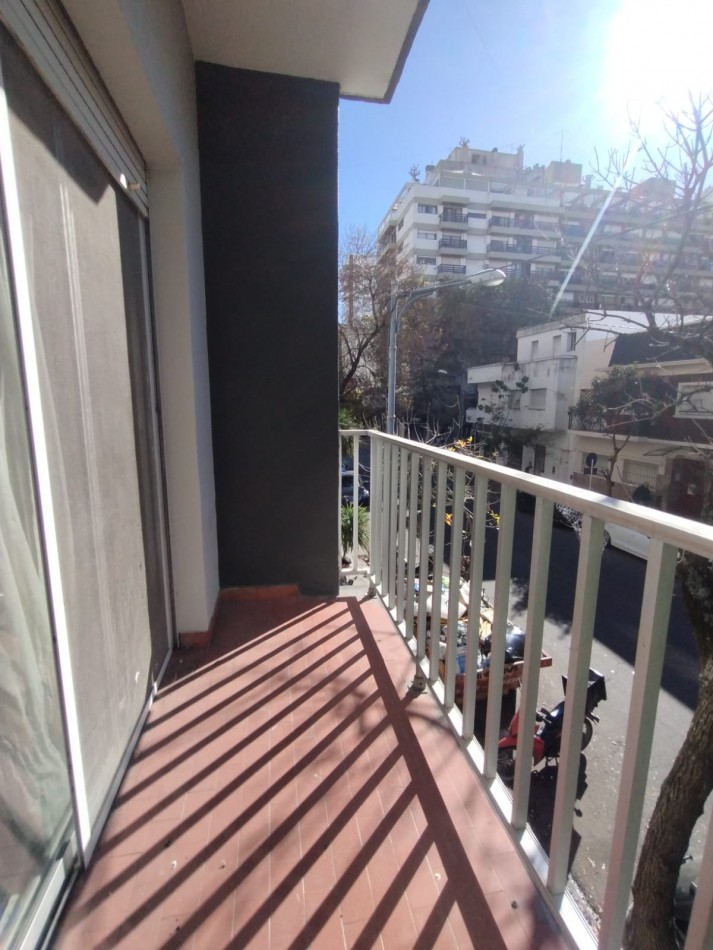 VENTA DEPARTAMENTO, 3 AMB. CON DEPENDENCIAS COMPLETAS, AL FRENTE CON BALCON Y PATIO, ZONA CENTRO !!!!
