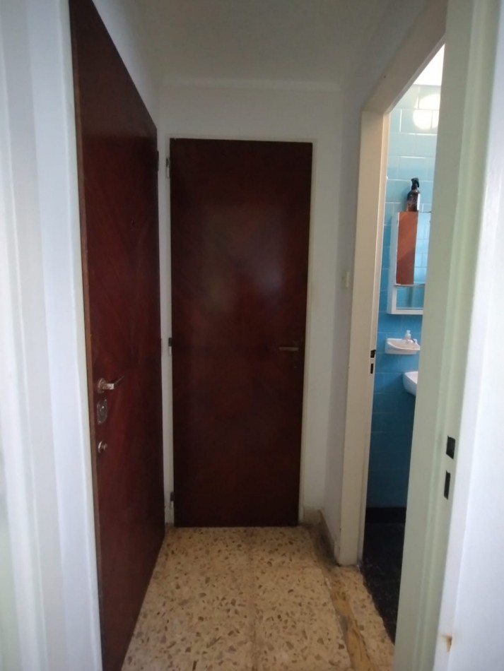 VENTA DEPARTAMENTO, 3 AMB. CON DEPENDENCIAS COMPLETAS, AL FRENTE CON BALCON Y PATIO, ZONA CENTRO !!!!