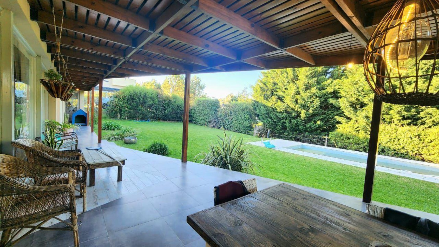 venta RUMENCO corte  moderno,  excelente diseño,  gusto y confort, parque, piscina climatizada, galeria cubierta, bauleras de guardado, entrada para varios autos, optima eleccion !!!!