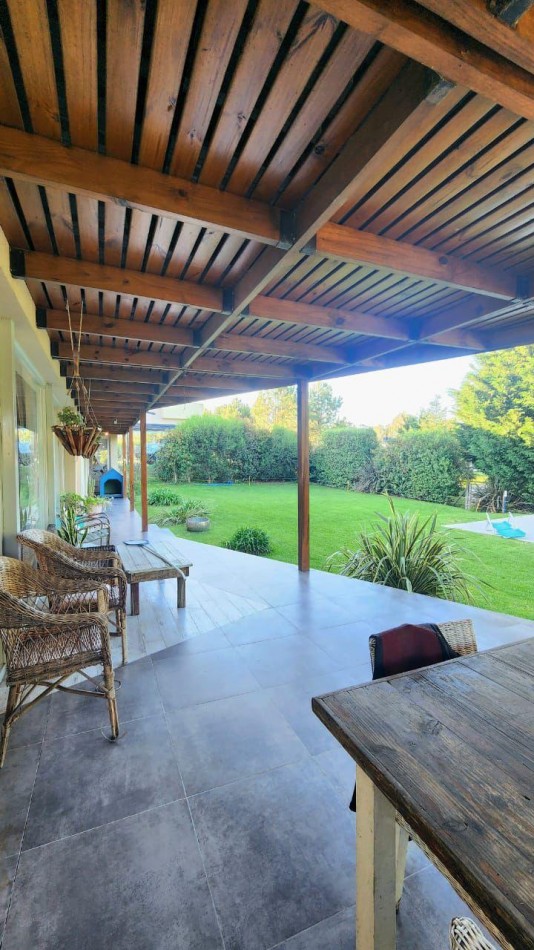 venta RUMENCO corte  moderno,  excelente diseño,  gusto y confort, parque, piscina climatizada, galeria cubierta, bauleras de guardado, entrada para varios autos, optima eleccion !!!!