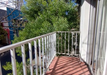 VENTA DEPARTAMENTO, 3 AMB. CON DEPENDENCIAS COMPLETAS, AL FRENTE CON BALCON Y PATIO, ZONA CENTRO !!!!