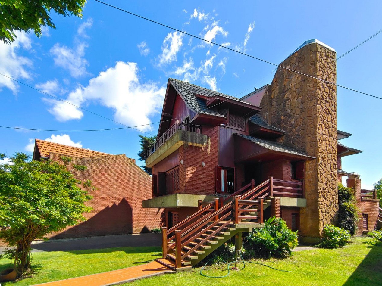 VENTA IMPORTANTE CHALET  5 AMBIENTES + PH 2 AMBIENTES -DIVINO ROSTRO -