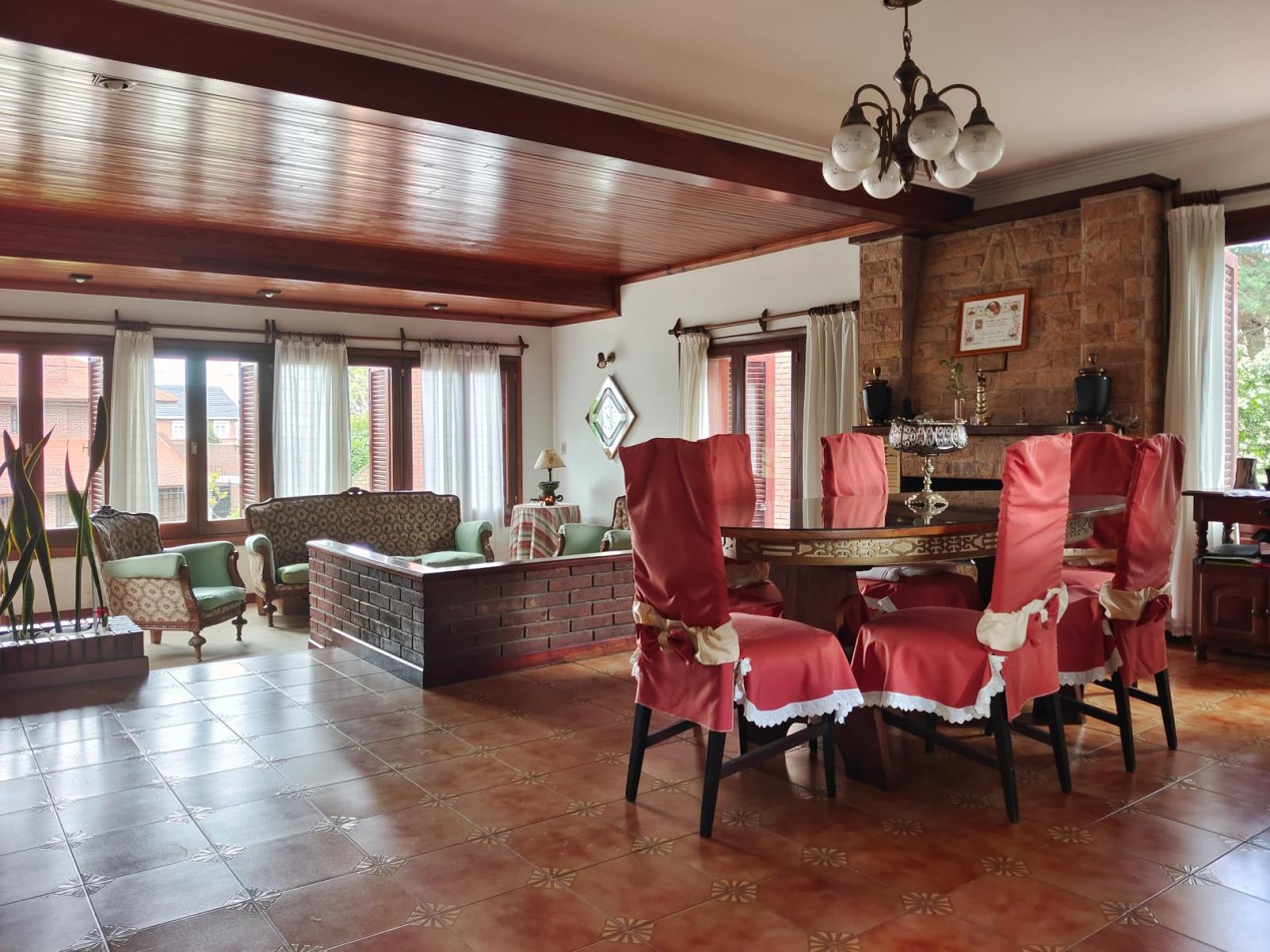 VENTA IMPORTANTE CHALET  5 AMBIENTES + PH 2 AMBIENTES -DIVINO ROSTRO -