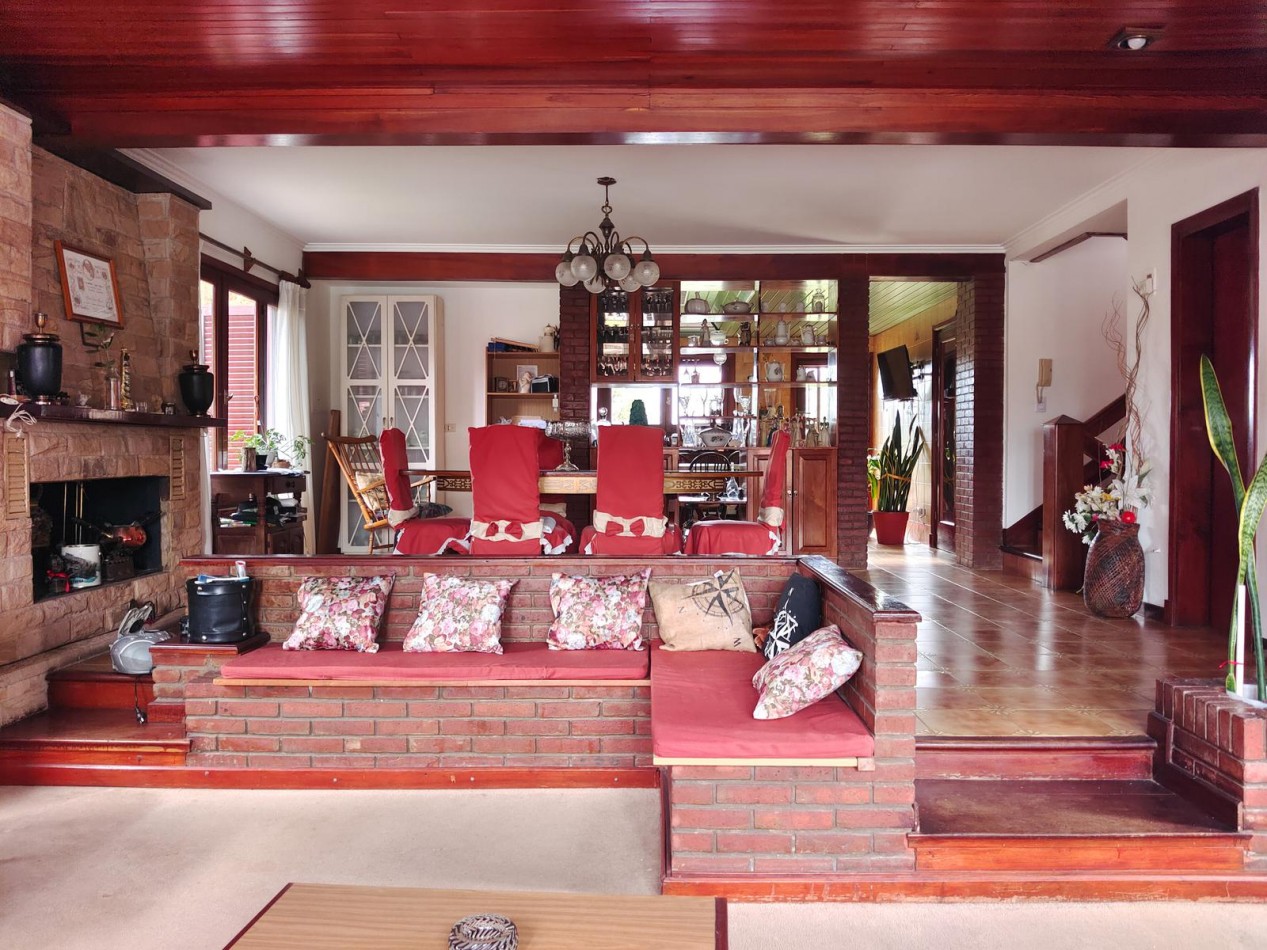 VENTA IMPORTANTE CHALET  5 AMBIENTES + PH 2 AMBIENTES -DIVINO ROSTRO -