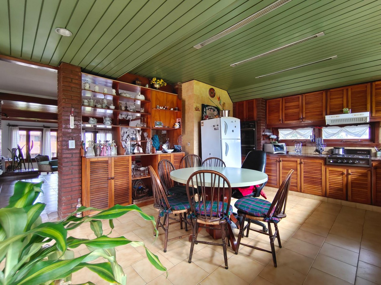 VENTA IMPORTANTE CHALET  5 AMBIENTES + PH 2 AMBIENTES -DIVINO ROSTRO -