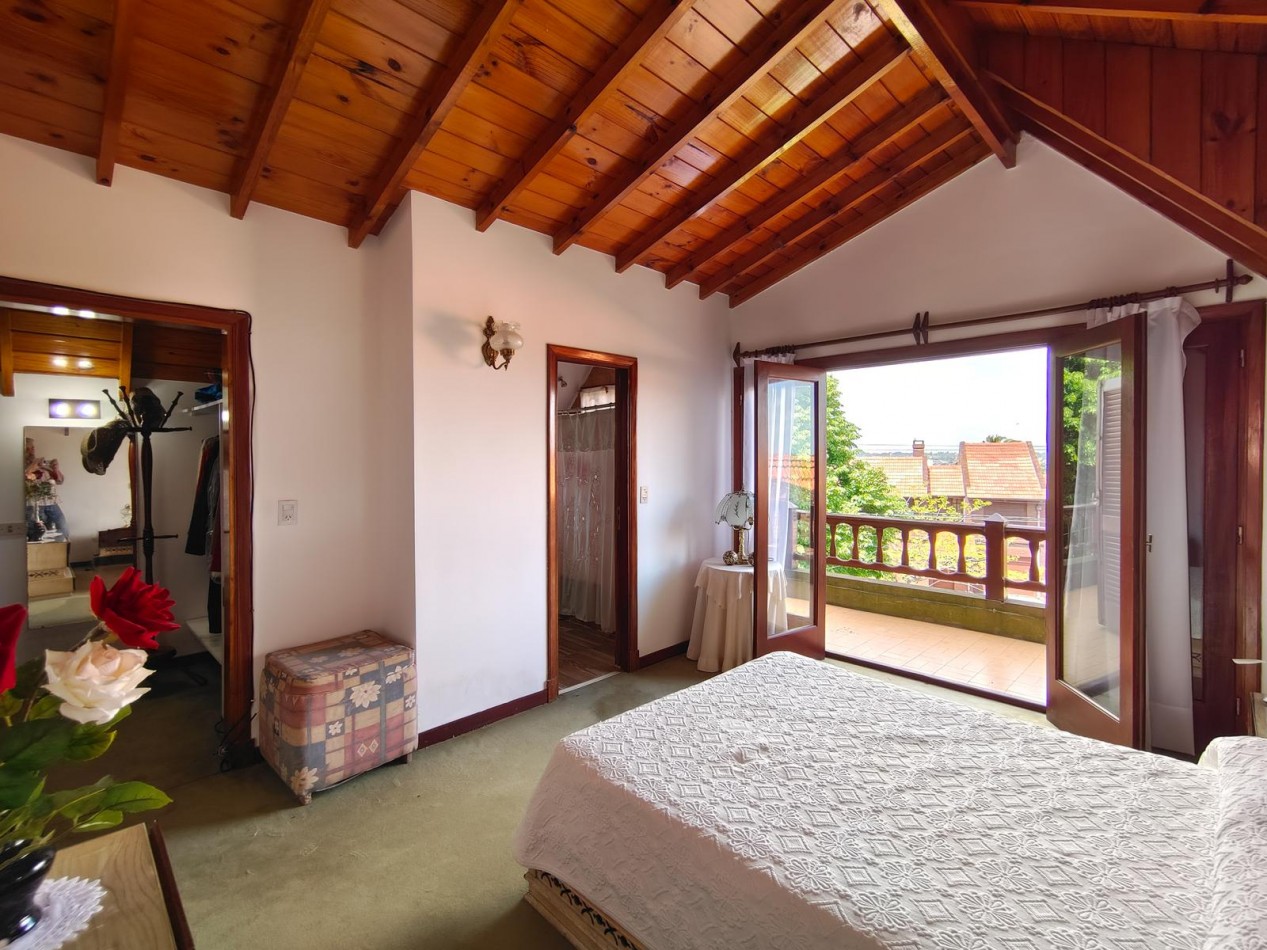 VENTA IMPORTANTE CHALET  5 AMBIENTES + PH 2 AMBIENTES -DIVINO ROSTRO -