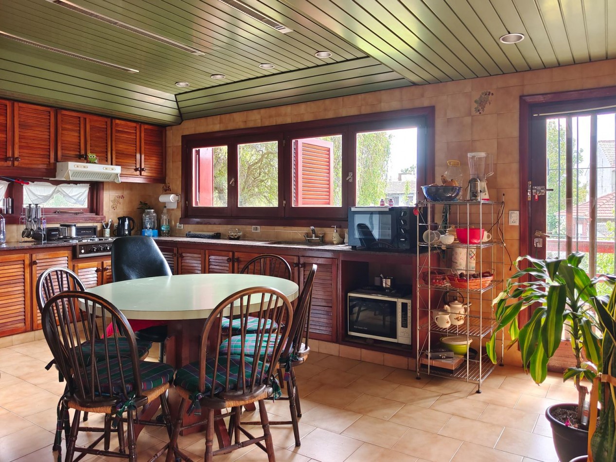 VENTA IMPORTANTE CHALET  5 AMBIENTES + PH 2 AMBIENTES -DIVINO ROSTRO -