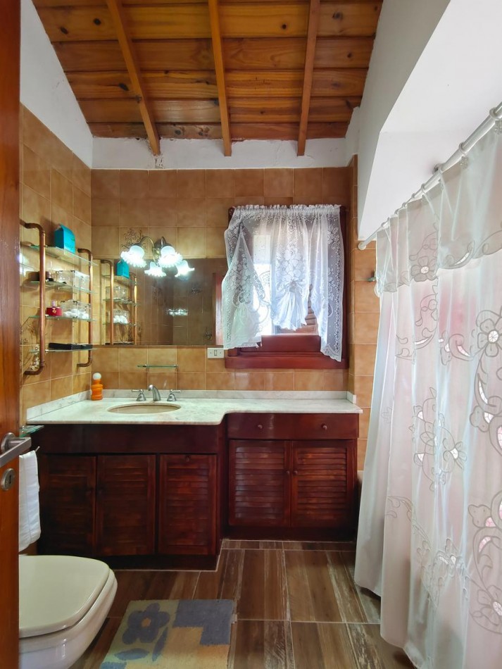 VENTA IMPORTANTE CHALET  5 AMBIENTES + PH 2 AMBIENTES -DIVINO ROSTRO -