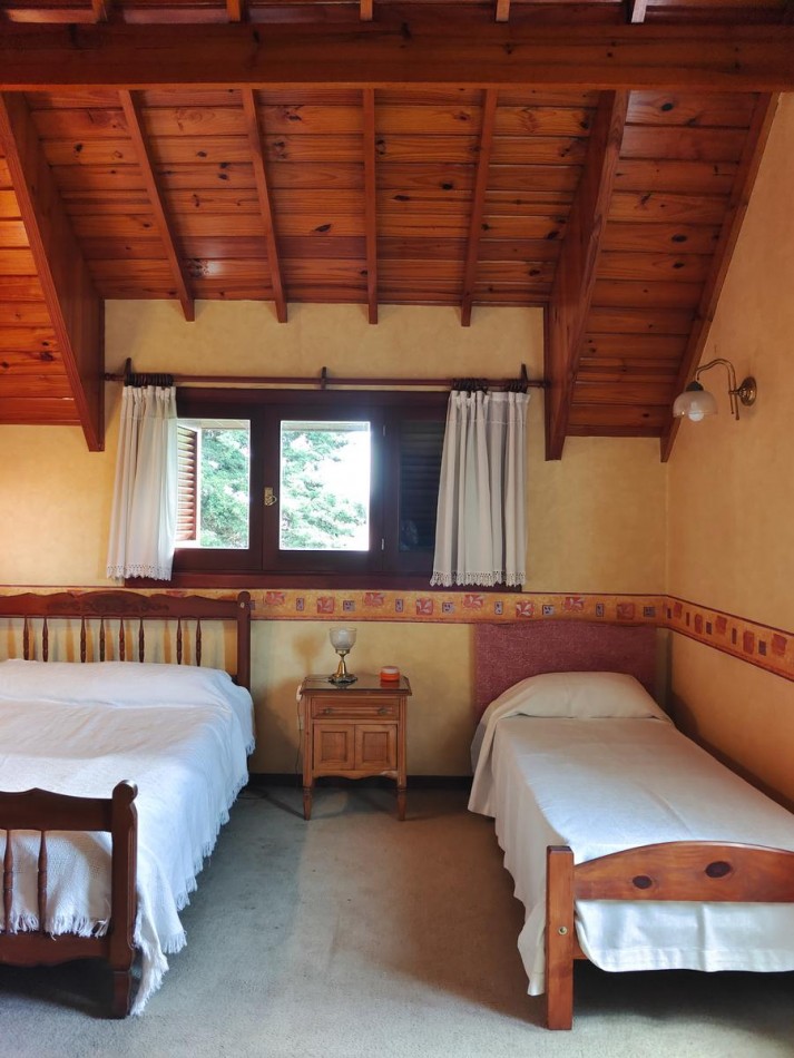 VENTA IMPORTANTE CHALET  5 AMBIENTES + PH 2 AMBIENTES -DIVINO ROSTRO -