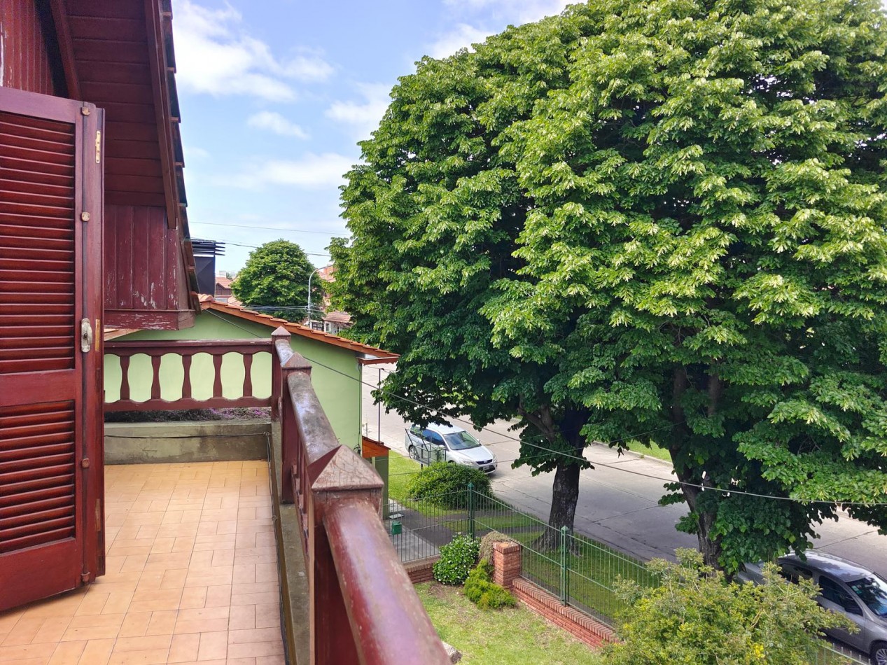 VENTA IMPORTANTE CHALET  5 AMBIENTES + PH 2 AMBIENTES -DIVINO ROSTRO -