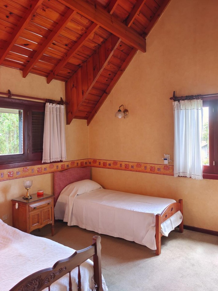 VENTA IMPORTANTE CHALET  5 AMBIENTES + PH 2 AMBIENTES -DIVINO ROSTRO -