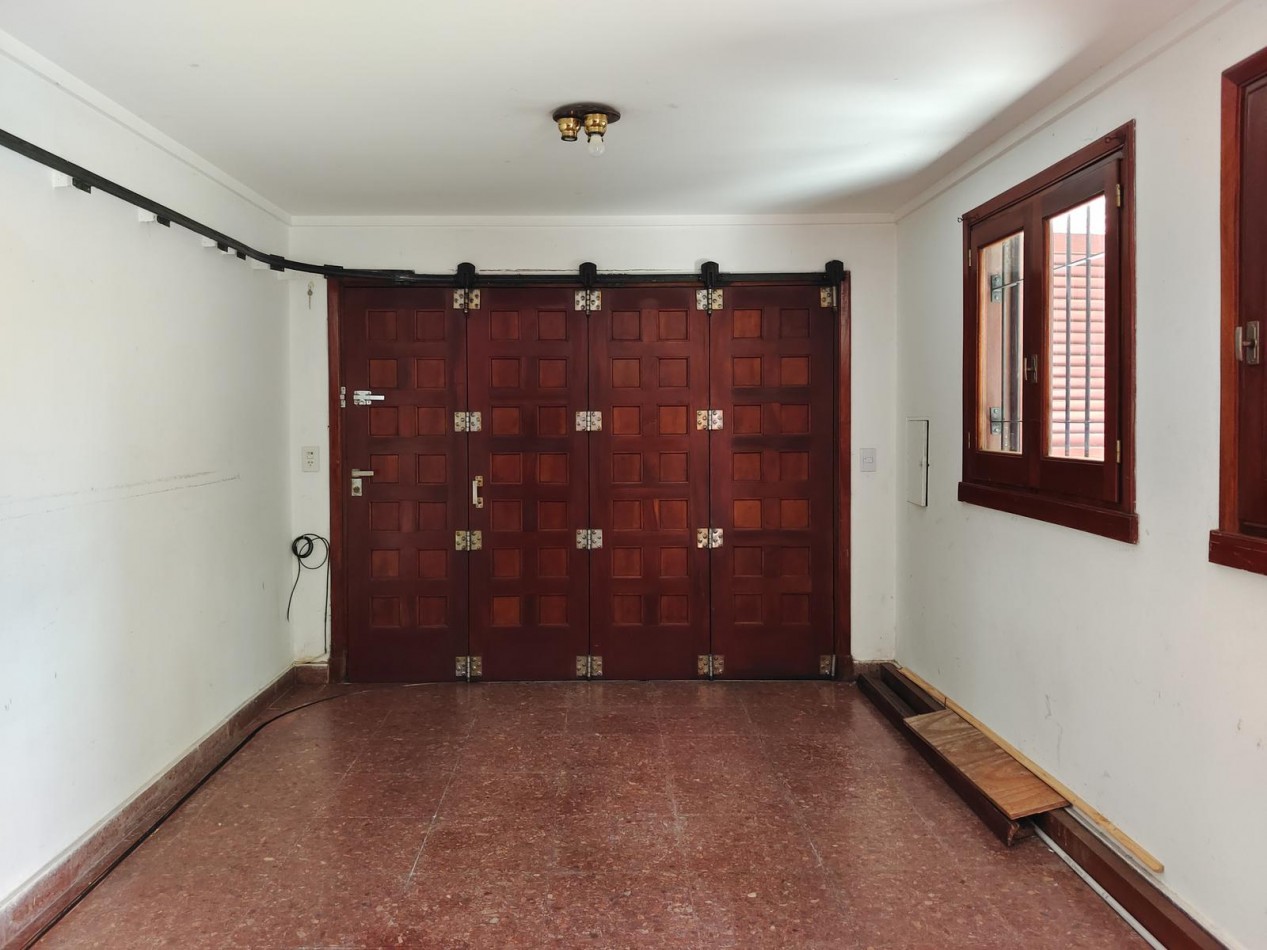 VENTA IMPORTANTE CHALET  5 AMBIENTES + PH 2 AMBIENTES -DIVINO ROSTRO -