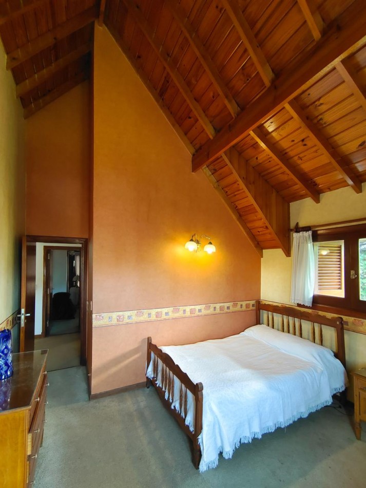 VENTA IMPORTANTE CHALET  5 AMBIENTES + PH 2 AMBIENTES -DIVINO ROSTRO -