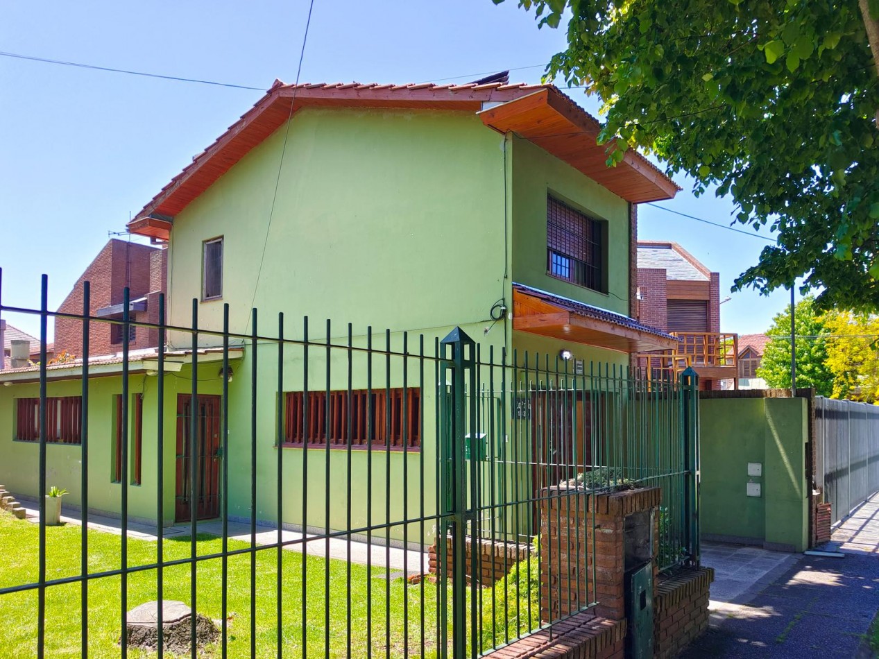 VENTA IMPORTANTE CHALET  5 AMBIENTES + PH 2 AMBIENTES -DIVINO ROSTRO -