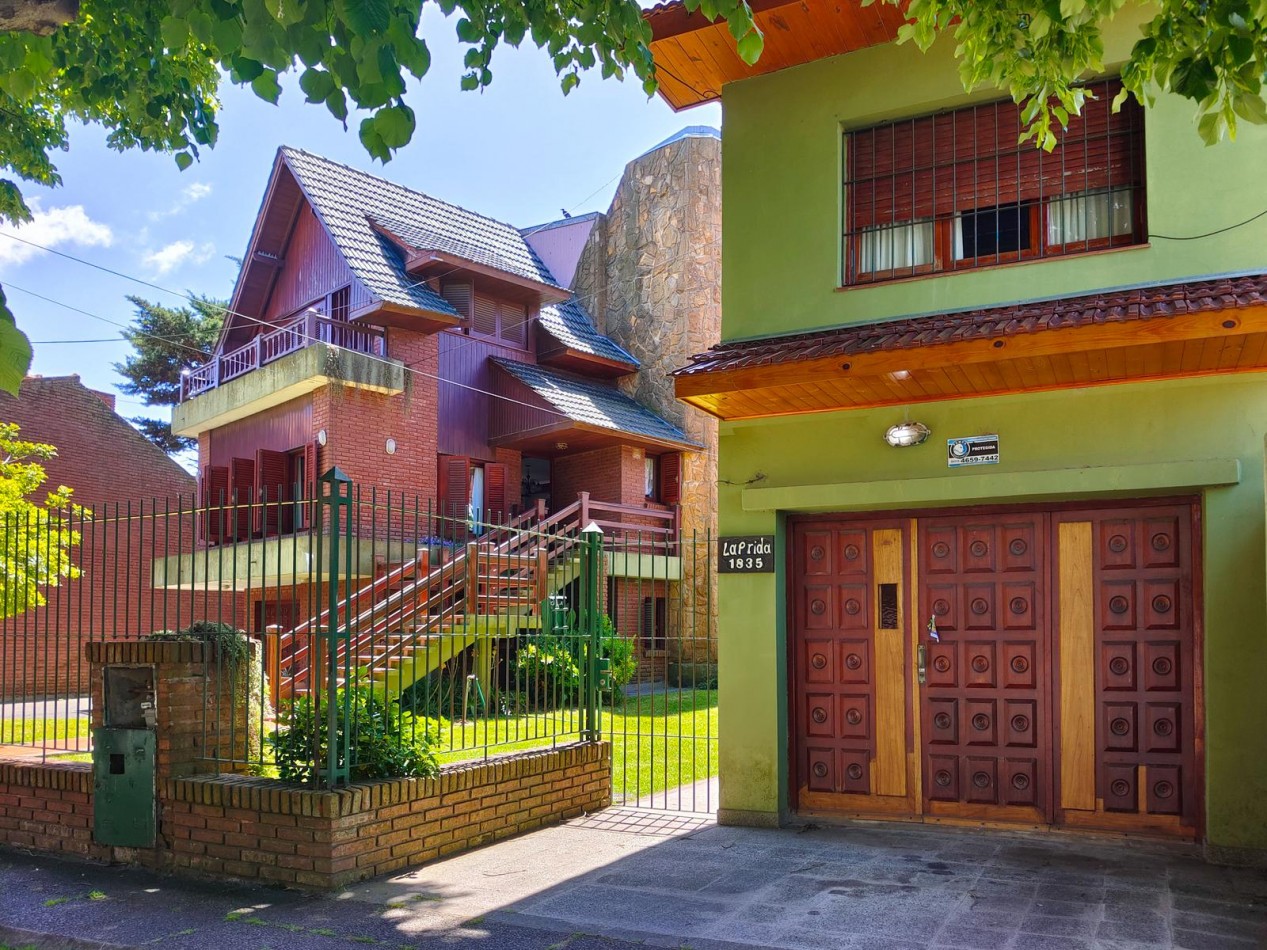 VENTA IMPORTANTE CHALET  5 AMBIENTES + PH 2 AMBIENTES -DIVINO ROSTRO -