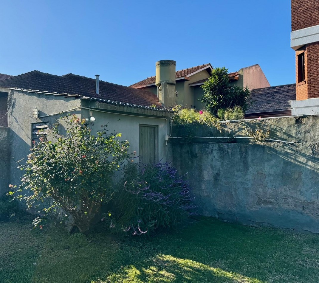 VENTA IMPORTANTE CHALET  5 AMBIENTES + PH 2 AMBIENTES -DIVINO ROSTRO -