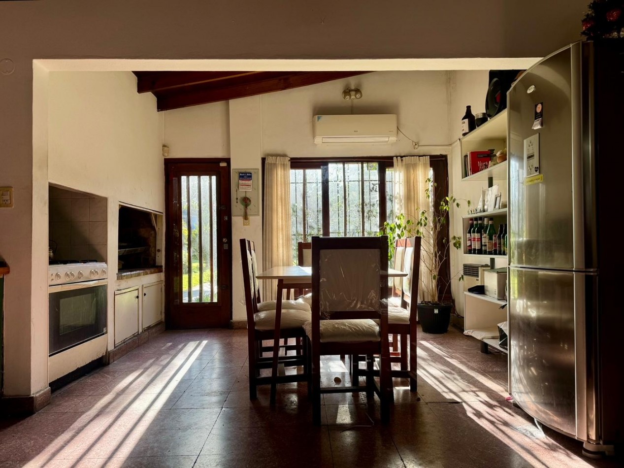 VENTA IMPORTANTE CHALET  5 AMBIENTES + PH 2 AMBIENTES -DIVINO ROSTRO -