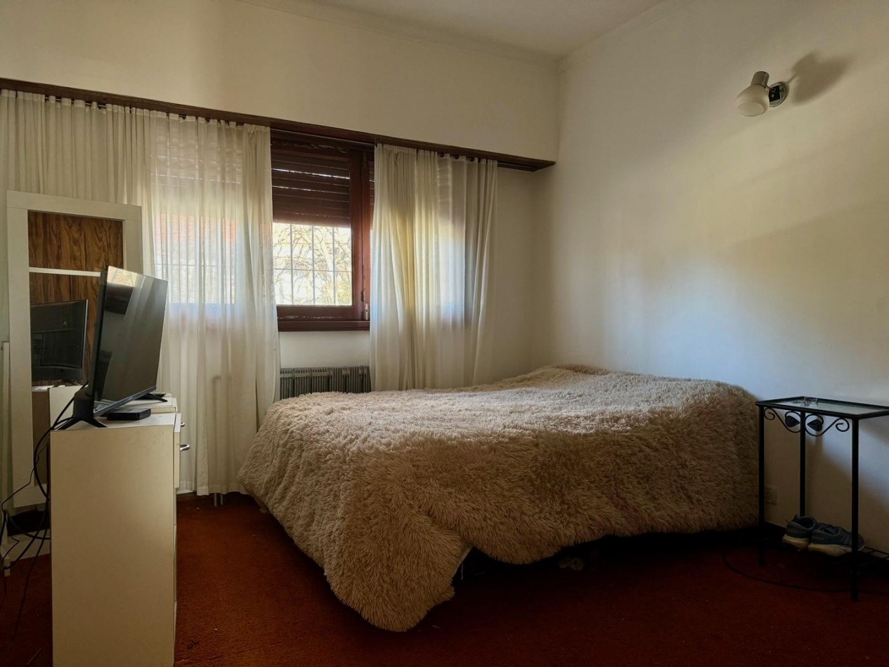 VENTA IMPORTANTE CHALET  5 AMBIENTES + PH 2 AMBIENTES -DIVINO ROSTRO -