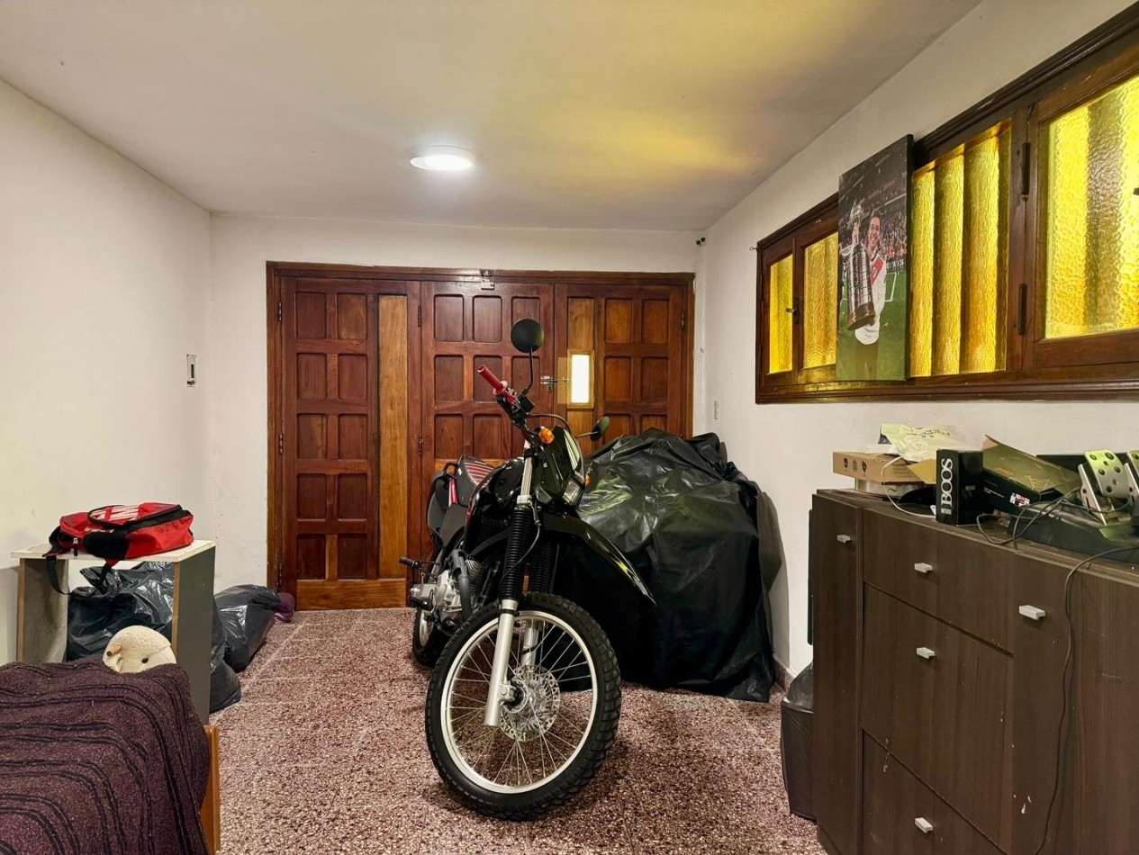 VENTA IMPORTANTE CHALET  5 AMBIENTES + PH 2 AMBIENTES -DIVINO ROSTRO -