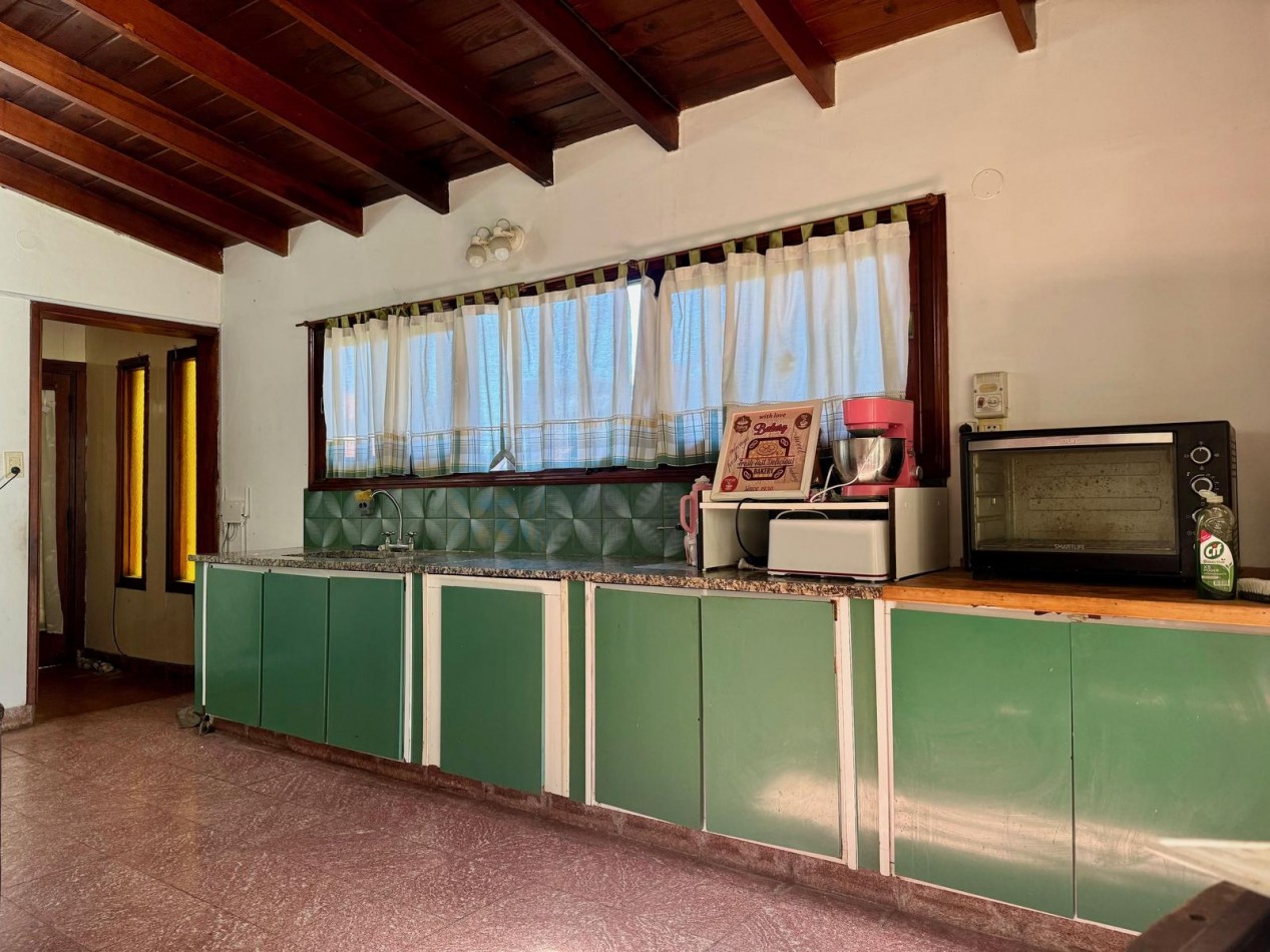 VENTA IMPORTANTE CHALET  5 AMBIENTES + PH 2 AMBIENTES -DIVINO ROSTRO -