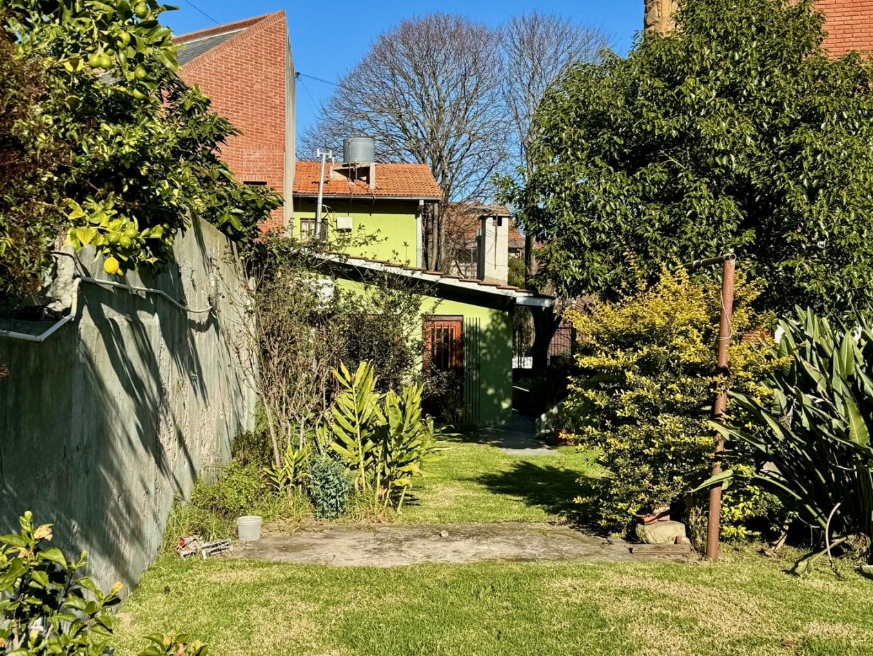 VENTA IMPORTANTE CHALET  5 AMBIENTES + PH 2 AMBIENTES -DIVINO ROSTRO -