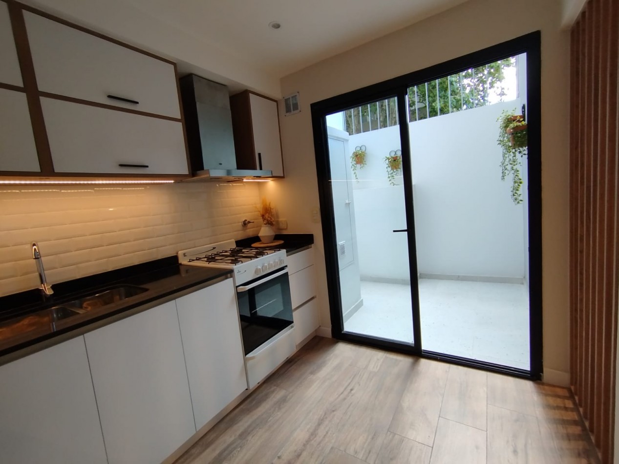 VENTA PH 4 AMBIENTES CON PATIO Y COCHERA -BALCARCE 3600-