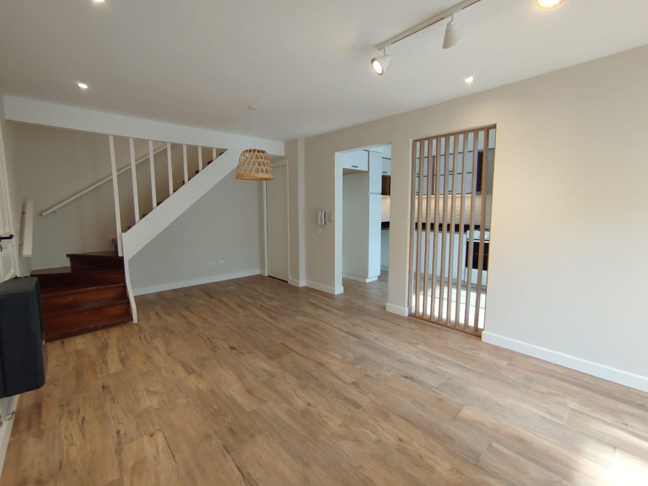 VENTA PH 4 AMBIENTES CON PATIO Y COCHERA -BALCARCE 3600-